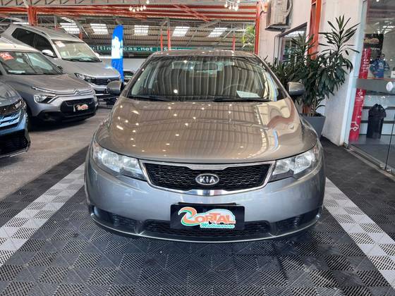 KIA CERATO 1.6 EX3 SEDAN 16V GASOLINA 4P MANUAL KIA CERATO 1.6 EX3 SEDAN 16V GASOLINA 4P MANUAL
